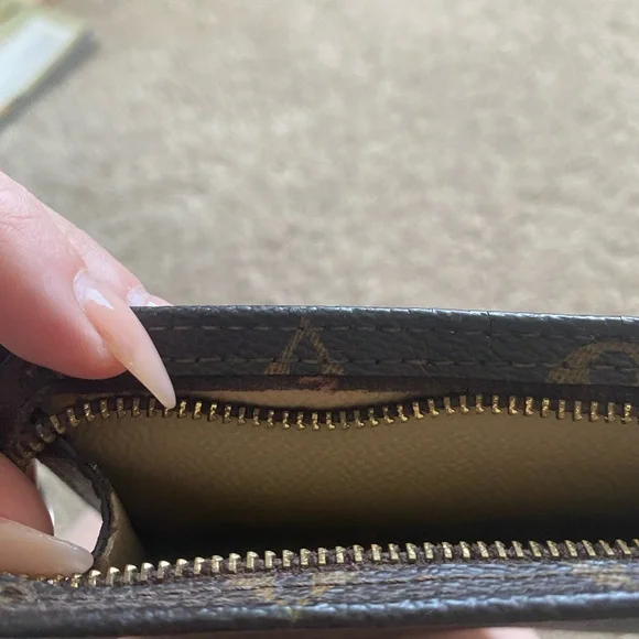 Price cut!  Louis Vuitton wallet. - Picture 6 of 6